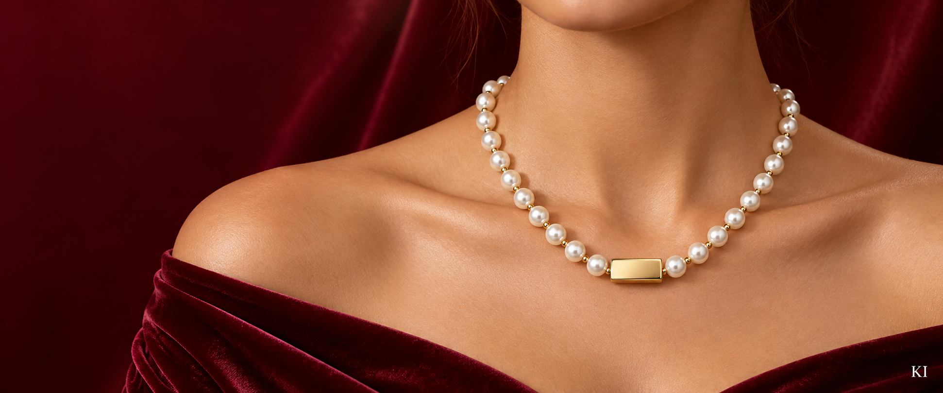 Schmuck von SOYOKE in warmen Gold- und Perlentönen